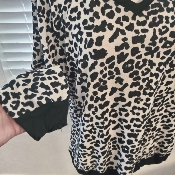 Leapard Print Sweater - Picture 2 of 3